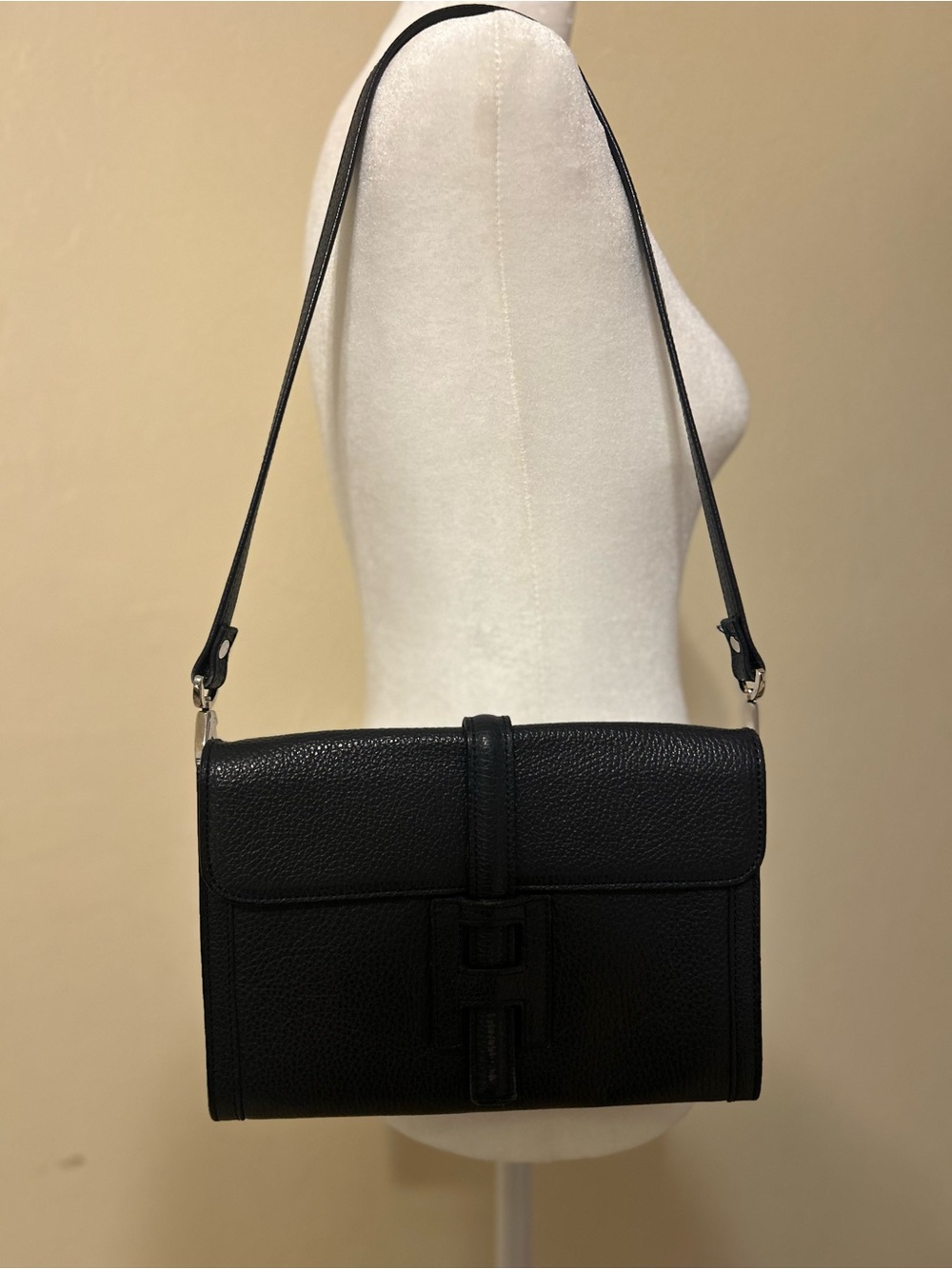 Vera Pelle navy blue Pebbled Leather Shoulder Bag with Strap Detail